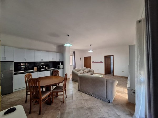 Tirane, jepet me qera apartament 1+1 Kati 4, 85 m² 350 € (Rr. Pjeter Budi)