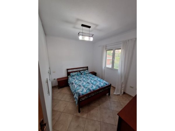 Tirane, jepet me qera apartament 1+1 Kati 4, 85 m² 350 € (Rr. Pjeter Budi)