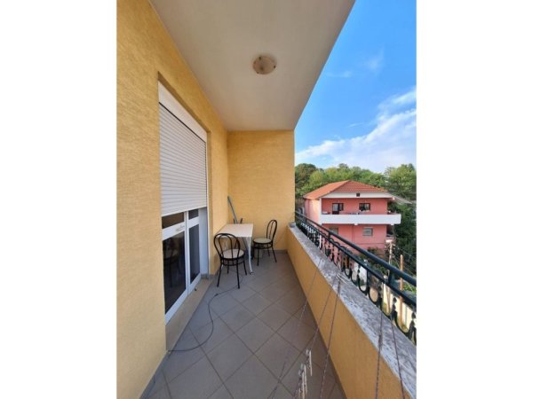 Tirane, jepet me qera apartament 1+1 Kati 4, 85 m² 350 € (Rr. Pjeter Budi)
