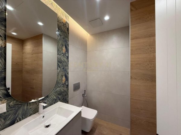 Tirane, jepet me qera apartament 2+1 Kati 6, 101 m² 1.500 € (RRUGA BARRIKADAVE !!)