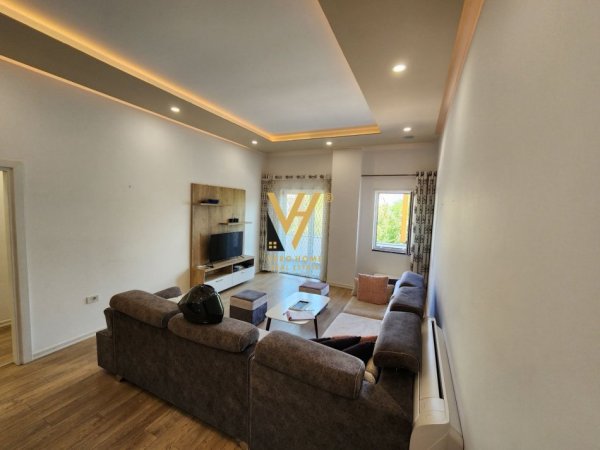 Tirane, jepet me qera apartament 2+1+Ballkon Kati 1, 100 m² 850 € (RRUGA PETI, PRANE HOTEL SOKRATI)