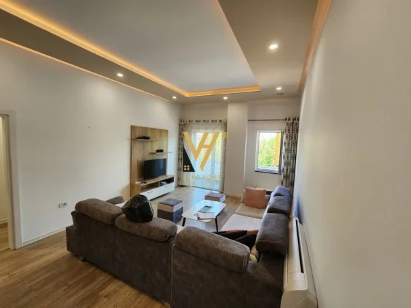 Tirane, jepet me qera apartament 2+1+Ballkon Kati 1, 100 m² 850 € (RRUGA PETI, PRANE HOTEL SOKRATI)