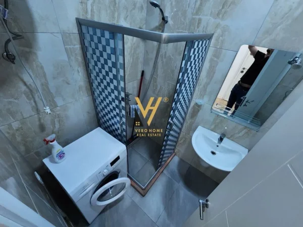 Tirane, jepet me qera apartament 2+1+Ballkon Kati 1, 100 m² 850 € (RRUGA PETI, PRANE HOTEL SOKRATI)