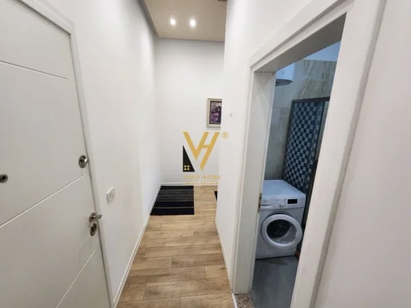 Tirane, jepet me qera apartament 2+1+Ballkon Kati 1, 100 m² 850 € (RRUGA PETI, PRANE HOTEL SOKRATI)