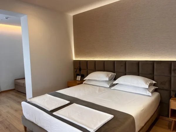 Tirane, shitet hotel Kati 4, 1.430 m² 4.500.000 € (Rrethrrotullimi i Shkozës)