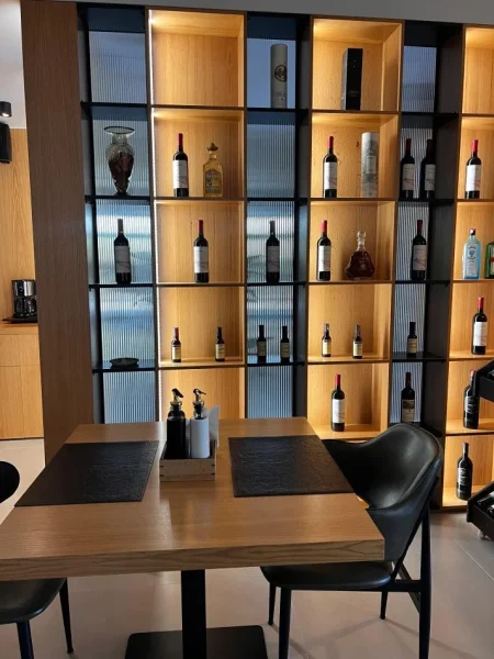 Tirane, shitet hotel Kati 4, 1.430 m² 4.500.000 € (Rrethrrotullimi i Shkozës)