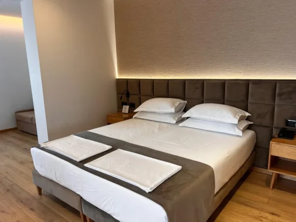 Tirane, shitet hotel Kati 4, 1.430 m² 4.500.000 € (Rrethrrotullimi i Shkozës)