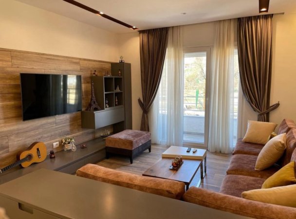 Tirane, jepet me qera apartament 3+1+Ballkon , 140 m² 1.600 € (Kopshti Botanik)