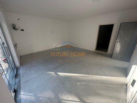 Tirane, jepet me qera ambjent biznesi Kati 0, 60 m² 650 € 