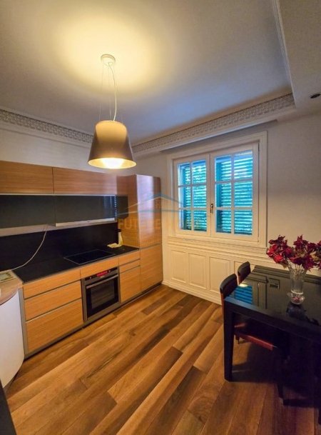 Tirane, jepet me qera apartament 1+1 Kati 1, 75 m² 800 € (Rruga Qemal Stafa)