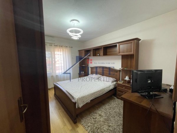 Tirane, jepet me qera apartament 1+1+Ballkon Kati 4, 65 m² 550 € 