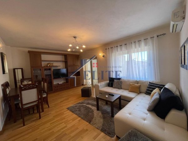 Tirane, jepet me qera apartament 1+1+Ballkon Kati 4, 65 m² 550 € 