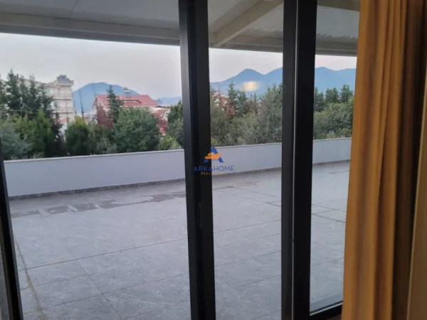 Tirane, shitet apartament 2+1+Ballkon Kati 1, 100 m² 160.000 € (TEK KOMPLEKSI MALEZJAN)