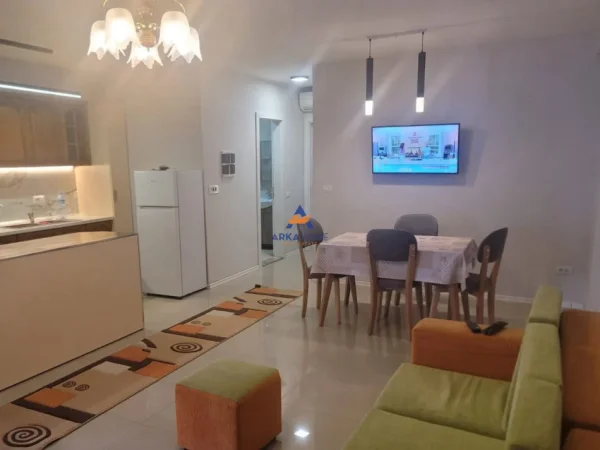 Tirane, shitet apartament 2+1+Ballkon Kati 1, 100 m² 160.000 € (TEK KOMPLEKSI MALEZJAN)