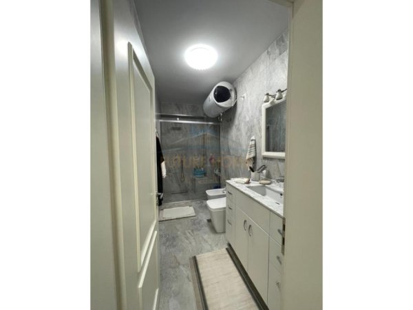 Tirane, jepet me qera apartament 2+1 Kati 4, 111 m² 800 € 