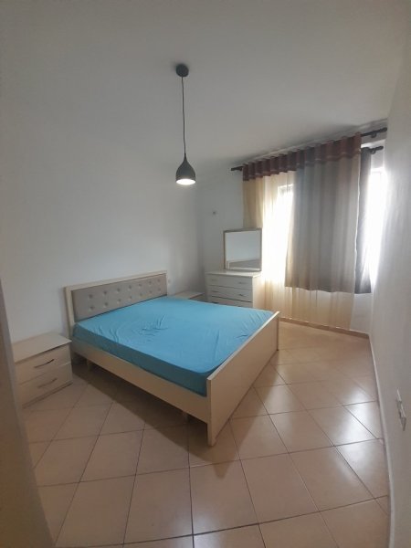 Tirane, jepet me qera apartament 2+1+Ballkon Kati 6, 90 m² 400 € (Pranë Resorant Freskut)