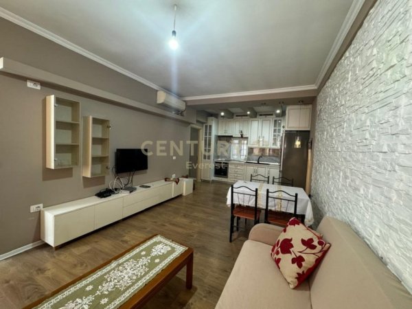 Tirane, jepet me qera apartament 2+1 Kati 4, 82 m² 400 € (Rruga Muhamed Deliu)