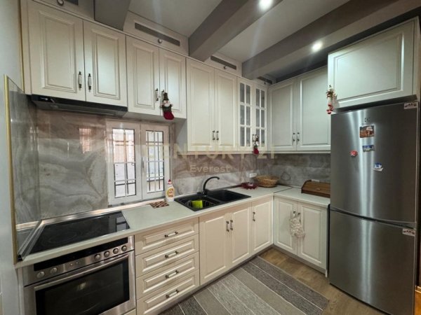Tirane, jepet me qera apartament 2+1 Kati 4, 82 m² 400 € (Rruga Muhamed Deliu)