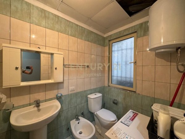 Tirane, jepet me qera apartament 2+1 Kati 4, 82 m² 400 € (Rruga Muhamed Deliu)
