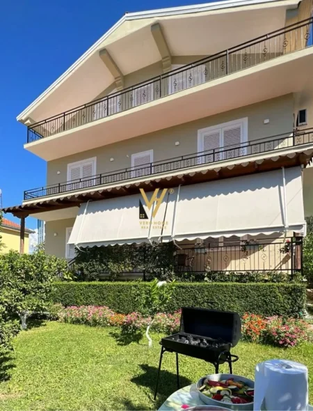 Tirane, shitet Vile 3 Katshe Kati 0, 310 m² 400.000 € (VAQARR)