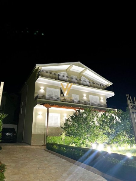 Tirane, shitet Vile 3 Katshe Kati 0, 310 m² 400.000 € (VAQARR)