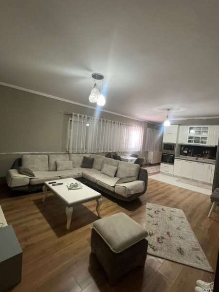Tirane, jepet me qera apartament 2+1+Ballkon Kati 8, 95 m² 700 € (Pranë Vizion Plusit)