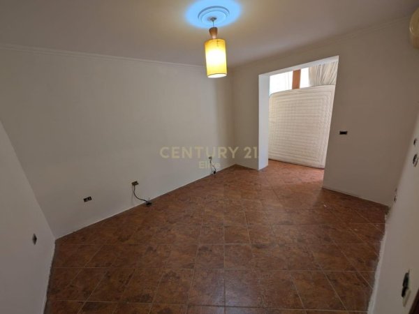 Tirane, jepet me qera apartament 1+1 Kati 2, 48 m² 650 € (Rruga Nikolla Tupe)