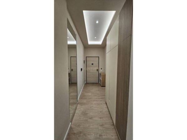 Tirane, jepet me qera apartament 3+1 Kati 2, 118 m² 1.000 € (Rruga Peti)