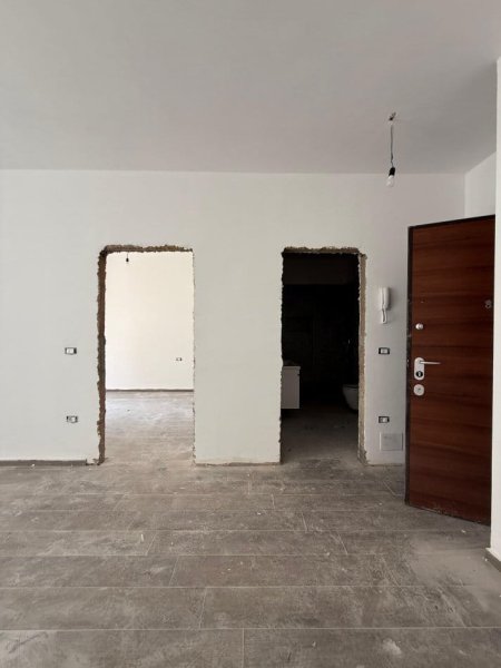 Tirane, jepet me qera zyre Kati 3, 70 m² 450 € (dritan hoxha)