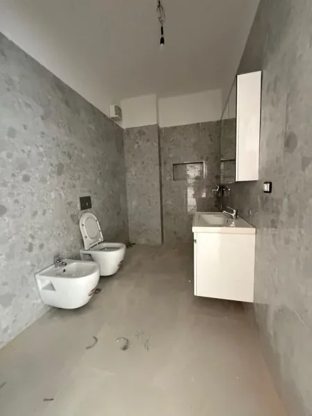 Tirane, jepet me qera zyre Kati 3, 70 m² 450 € (dritan hoxha)