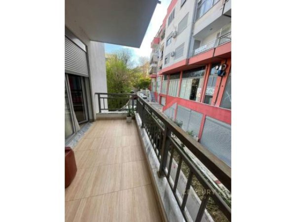 Tirane, jepet me qera apartament 2+1+BLK Kati 3, 110 m² 420 Euro (Liqeni i Thate)
