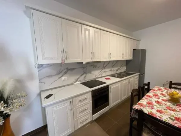 Tirane, jepet me qera apartament 2+1 Kati 2, 85 m² 650 Euro (LIQENI I THATE)