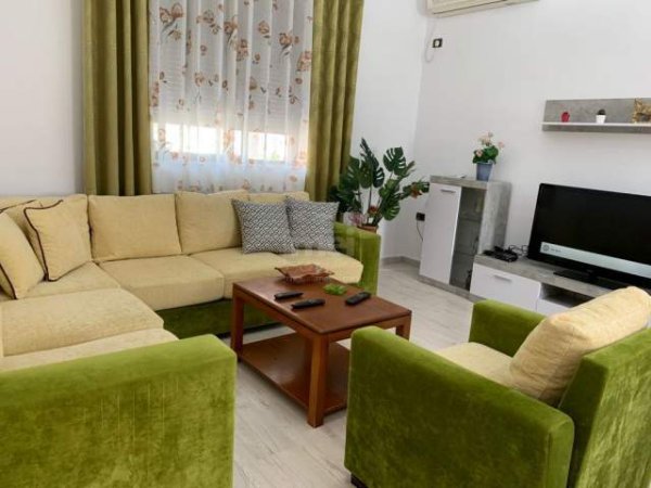Tirane, jepet me qera apartament 3+1+BLK 126 m² 400 Euro (Zoja e Keshillit te Mire)