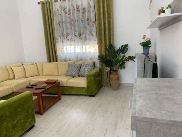 Tirane, jepet me qera apartament 3+1+BLK 126 m² 400 Euro (Zoja e Keshillit te Mire)