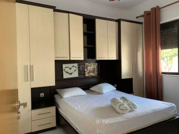Tirane, jepet me qera apartament 3+1+BLK 126 m² 400 Euro (Zoja e Keshillit te Mire)