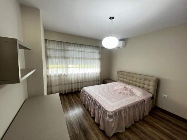 Tirane, jepet me qera apartament Kati 2, 135 m² 1.200 Euro