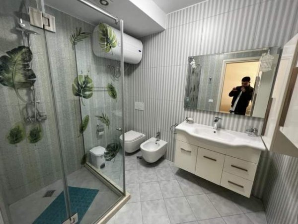 Tirane, jepet me qera apartament Kati 2, 135 m² 1.200 Euro