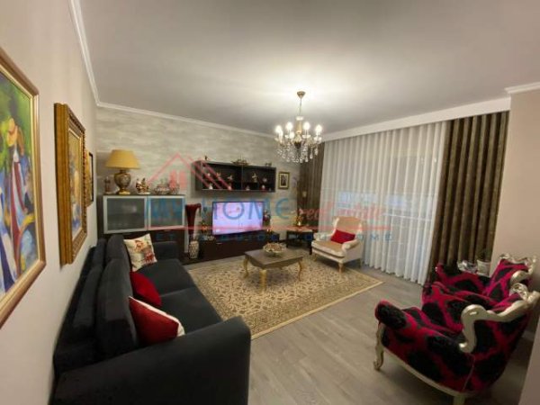 Tirane, jepet me qera apartament 2+1+BLK Kati 9, 130 m² 1.500 Euro (rruga e barrikadave)