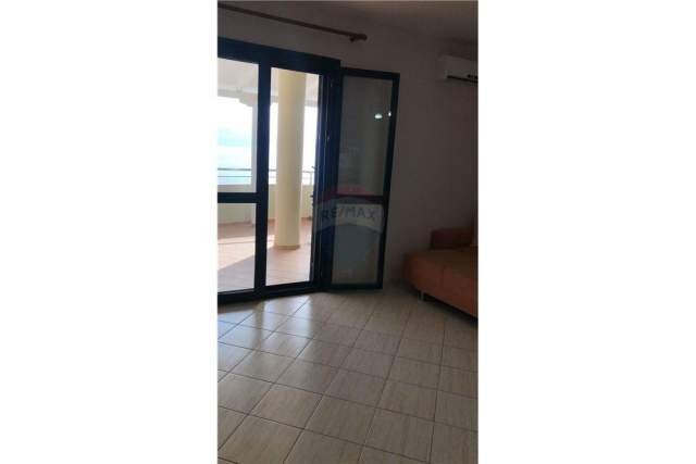 Vlore, jepet me qera garsonier 1+1 50 m² 300 Euro (Lungomare)