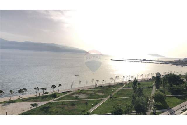 Vlore, jepet me qera garsonier 1+1 50 m² 300 Euro (Lungomare)