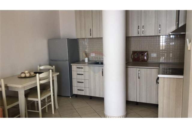 Vlore, jepet me qera garsonier 1+1 50 m² 300 Euro (Lungomare)