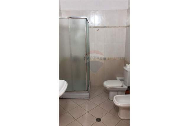 Vlore, jepet me qera garsonier 1+1 50 m² 300 Euro (Lungomare)
