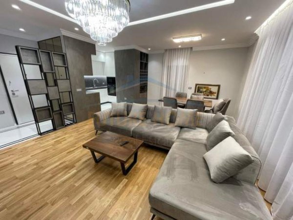 Tirane, shitet Penthouse 2+1 Kati 9, 234 m² 240.000 Euro (Unaza E Re Astir)