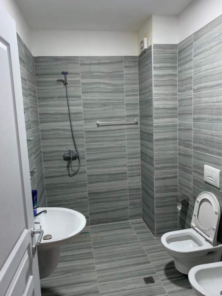 Tirane, jepet me qera apartament 1+1+BLK Kati 4, 70 m² 40.000 Leke (rruga Egnatia)