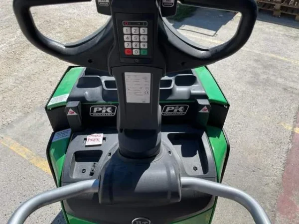 Transpalet elektrik BT Levio me pedane operatori