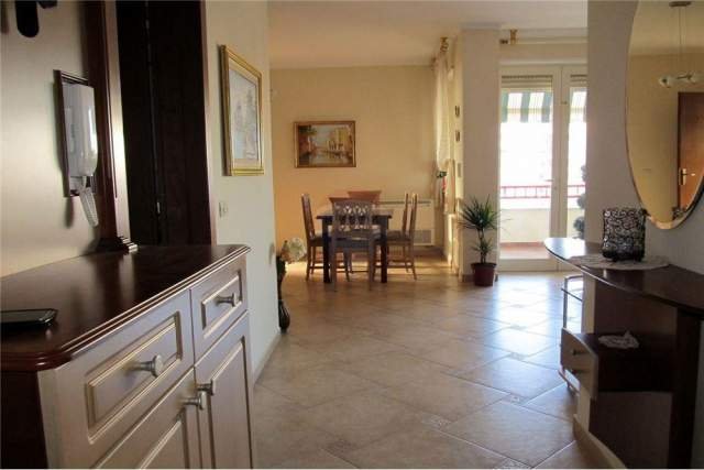 Tirane, jepet me qera apartament 3+1+BLK Kati 7, 130 m² 900 Euro (rruga elbasanit)