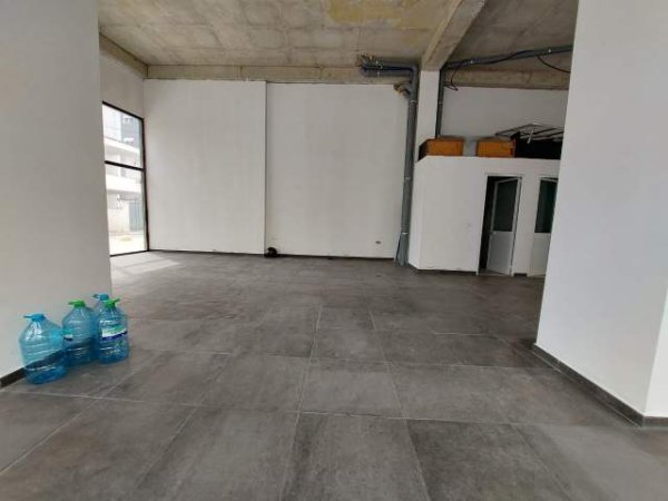 Tirane, jepet me qera Kati 0, 100 m² 1.000 Euro (komuna parisit)