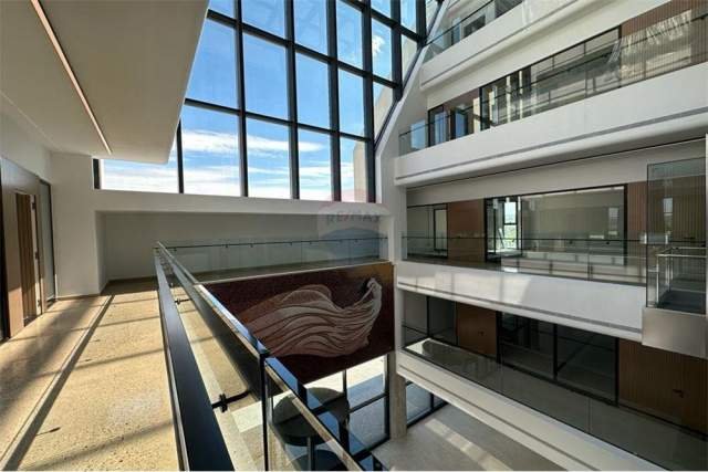 Tirane, jepet me qera ambjent biznesi Kati 0, 6.840 m² 30.000 Euro (Autostrada Tirane-Durres)