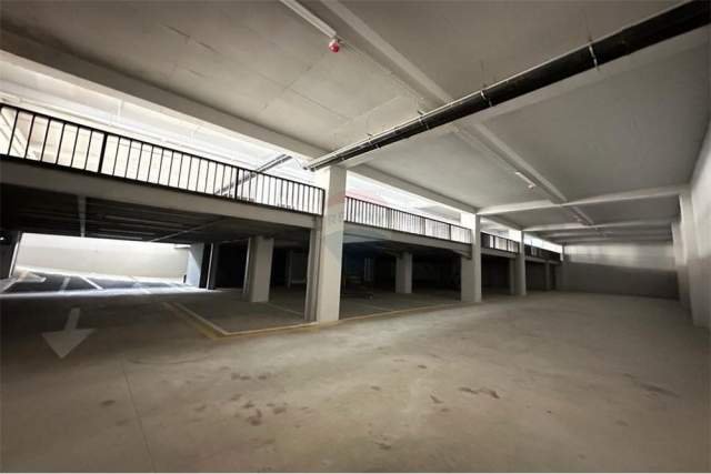 Tirane, jepet me qera ambjent biznesi Kati 0, 6.840 m² 30.000 Euro (Autostrada Tirane-Durres)