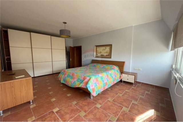Tirane, jepet me qera apartament 130 m² 550 Euro (tirana re)